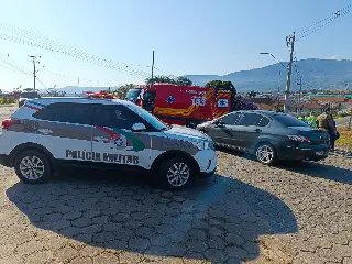 Acidente envolvendo carro e moto deixa idoso gravemente ferido - 5