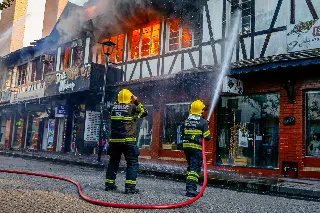 Bombeiros utilizaram cerca 250 mil litros de água para combater incêndio - 2
