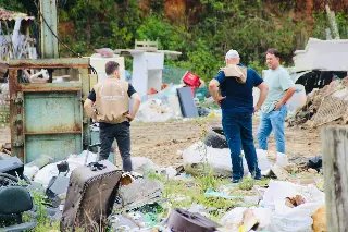 Prefeitura faz limpeza em recicladora que funcionava como criadouro de dengue - 2