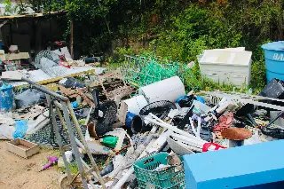 Prefeitura faz limpeza em recicladora que funcionava como criadouro de dengue - 6