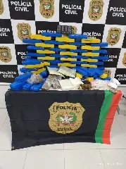 Polícia Civil prende mãe e filho traficantes - 1