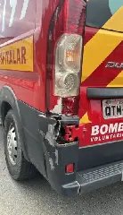 Motociclista morre ao colidir em ambulância e ser atropelado por carreta - 1