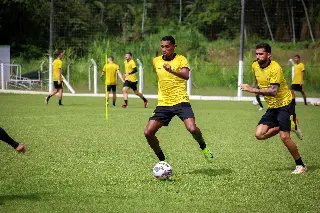 De olho no Figueirense, elenco do Quadricolor inicia preparação - 1