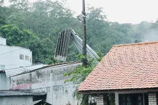 Pavilhão da Fenarreco sofre danos com a tempestade - 6