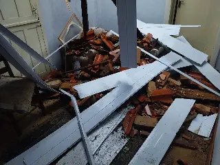 Tempestade causa estragos em Brusque e deixa 12 desalojados - 3