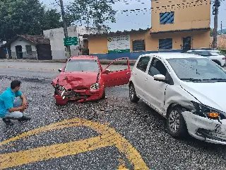 Acidente deixa mulher ferida e carros danificados na General Osório - 3