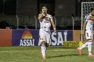 (VÍDEO) Brusque supera gramado ruim, derrota o Trem e avança na Copa do Brasil - 2
