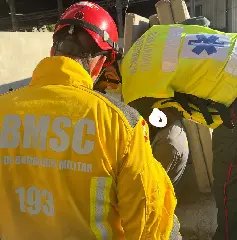 Bloco de concreto de 450 kg cai sobre trabalhador e celular explode - 2