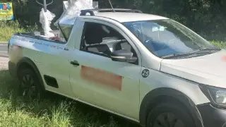 Carro colide na traseira de outro na rodovia Ivo Silveira - 2