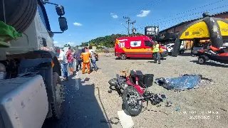 Batida entre moto e caminhão deixa uma pessoa morta na BR-470 - 1