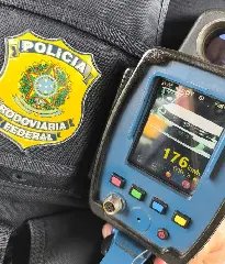 Carro é flagrado a 176 km/h na BR-470 - 1
