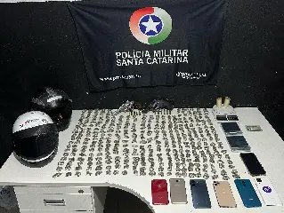 Suspeitos de roubo fogem, atiram contra a PM e acabam mortos em Itajaí - 4