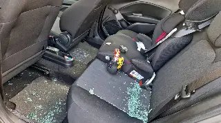Pedra atinge carro durante roçagem e destrói vidro traseiro no Dom Joaquim - 1