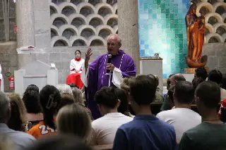 Centenas de fiéis participam das missas de Quarta-feira de Cinzas - 2