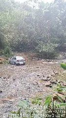 Três pessoas ficam feridas após carro sair da pista e cair em rio no Cedro Alto - 6