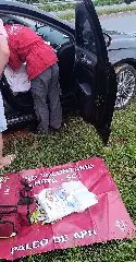 Mulher dá à luz dentro de carro e é socorrida pelos bombeiros - 2