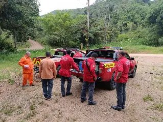 (VÍDEO) Bombeiros fazem buscas por menina desaparecida na região - 2