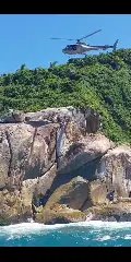 Homem cai em costão e é retirado com apoio de helicóptero em Bombinhas - 2