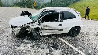 (VÍDEO) Acidente destrói Celta e Voyage em Botuverá - 2