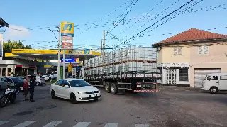 Rodado do caminhão quebra e incidente causa filas no Azambuja - 1