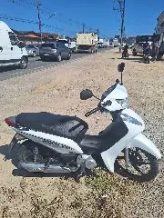 Acidente com duas motos e van deixa dois feridos na Ivo Silveira - 1