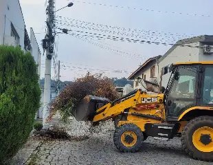 Mutirão de retirada de entulhos é realizado em Brusque - 4