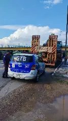 Veículo pesado não passa sob ponte no Centro e mobiliza GTB - 5