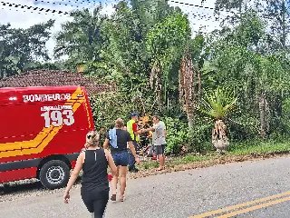 (VÍDEO) Acidente grave deixa um ferido em Brusque - 2