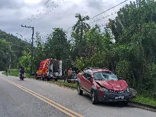 (VÍDEO) Acidente grave deixa um ferido em Brusque - 1