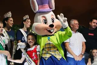 Chegada da Familia do Coelho marca a abertura da Ostern Brusque 2025 - 1