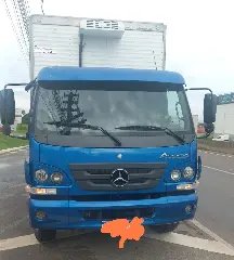 Ciclista fica ferida após colisão com caminhão na Antônio Heil - 1