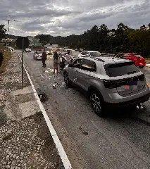Colisão frontal entre dois veículos é registrada na Beira-Rio - 2