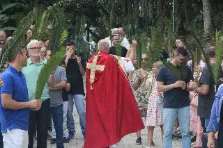 Fiéis lotam Matriz São Luís Gonzaga para celebrar o Domingo de Ramos - 2
