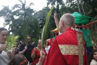 Fiéis lotam Matriz São Luís Gonzaga para celebrar o Domingo de Ramos - 4
