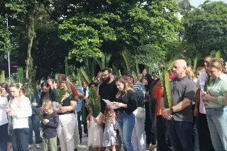 Fiéis lotam Matriz São Luís Gonzaga para celebrar o Domingo de Ramos - 3