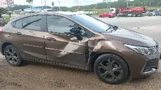 Acidente entre carro e moto deixa feridos - 1