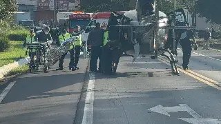 (VÍDEO) Grave acidente entre motocicleta e caminhão em SC   - 1