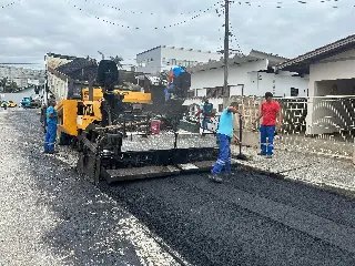 Rua Alberto Heckert recebe pavimentação asfáltica após obras no sistema de drenagem - 3