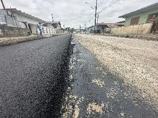 Rua Alberto Heckert recebe pavimentação asfáltica após obras no sistema de drenagem - 2