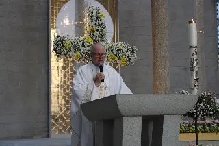 Centenas de fiéis acompanham a missa de Páscoa na Matriz São Luís Gonzaga - 7