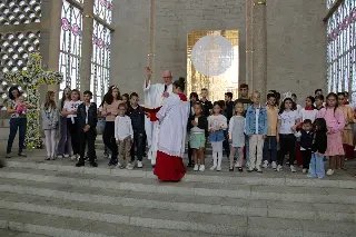 Centenas de fiéis acompanham a missa de Páscoa na Matriz São Luís Gonzaga - 5