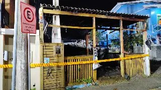 Quiosque é destruído por incêndio durante a madrugada - 1