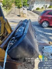 (VÍDEO) Prefeitura de Brusque recolhe entulhos descartados na Primeiro de Maio - 2