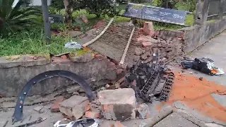 Carro para em cima da calçada e acidente mobiliza bombeiros na Primeiro de Maio - 1
