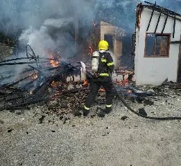 (VÍDEO) Após incêndio, morador de Guabiruba pede ajuda para construir nova casa - 3