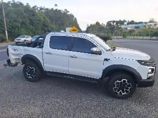 Homem fica ferido em colisão entre carro e moto na Ivo Silveira - 1