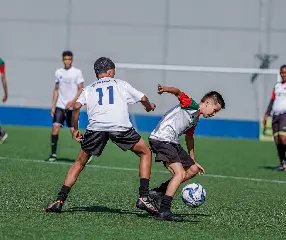 Moleque Bom de Bola movimenta escolas e reúne jovens atletas em Brusque - 1