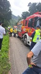 (VÍDEO) Homem fica gravemente ferido após carro despencar de ribanceira em Brusque - 1