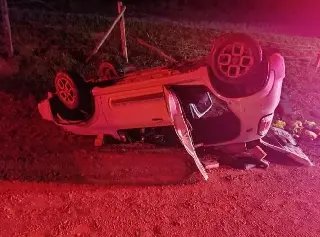 Motorista morre após perder controle do carro e capotar - 1