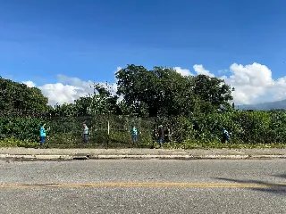 Trabalho de limpeza e roçada são feitos na Avenida Beira Rio - 1